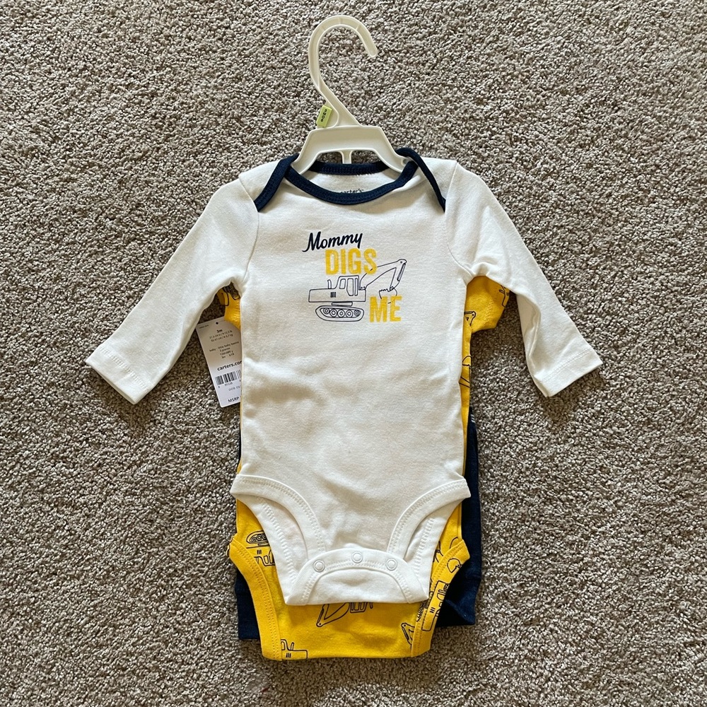 Carter’s 3 piece set. Size 3 months.